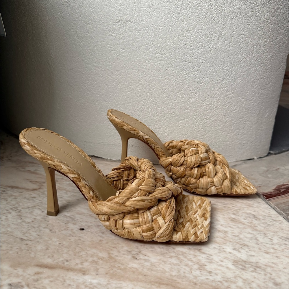 Bottega Veneta Beige Woven Heels - Picture 2 of 3